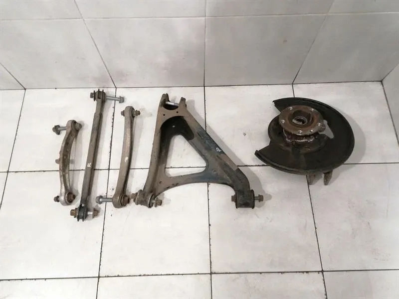 Porsche Cayenne 958 92A Left Rear Hub 95833161101 Wheel Bearing Housing Rear Left