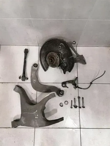 Porsche Macan Porsche Macan 95B left rear hub 8R0505435C wheel bearing housing rear left Body type: SUV
Fuel: Diesel