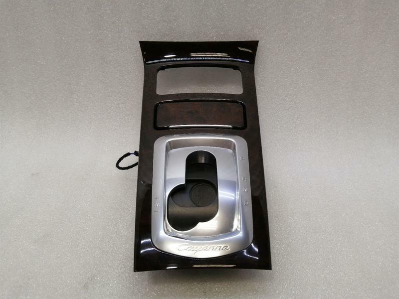 Porsche Cayenne Porsche Cayenne 958 92A Gear Selector Surround 7P5863419 Shift Bag Cover. Body type: SUV
Fuel: Diesel