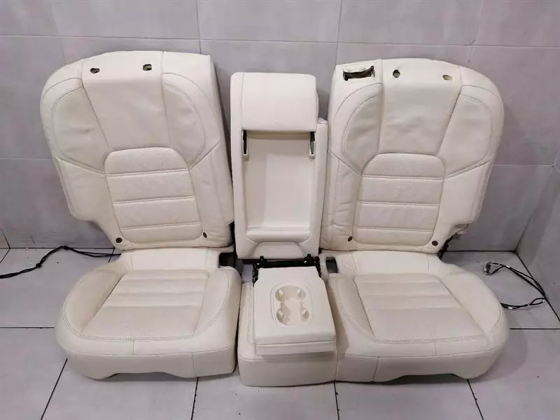 Porsche Cayenne Porsche Cayenne 958 92a Cayenne 958 rear seat set rear seat covers Body type: SUV
Fuel: Diesel