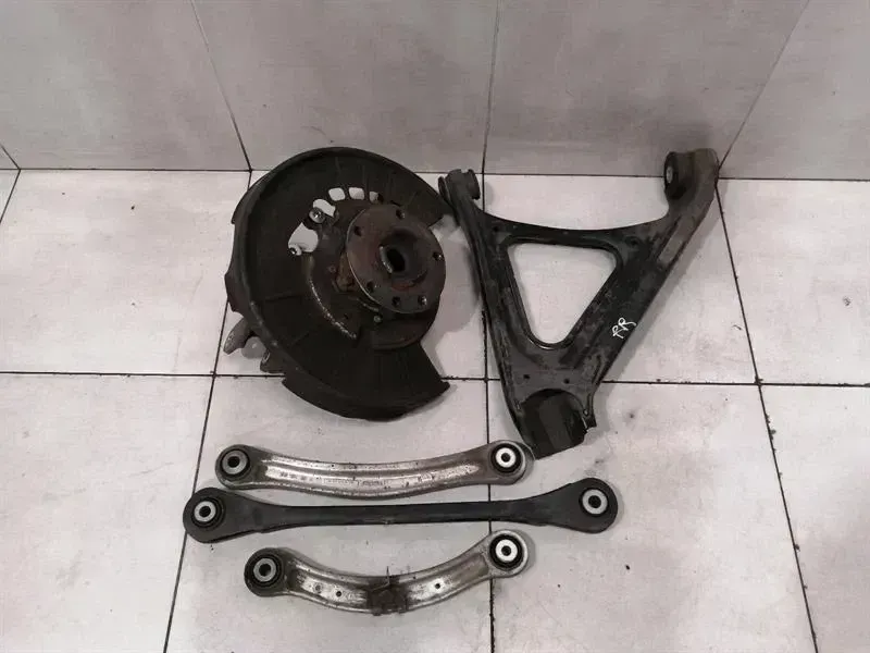 Porsche Cayenne Porsche Cayenne 958 92A Right Rear Hub 95833161201 Wheel Bearing Housing Rear Right Body type: SUV
Fuel: Diesel