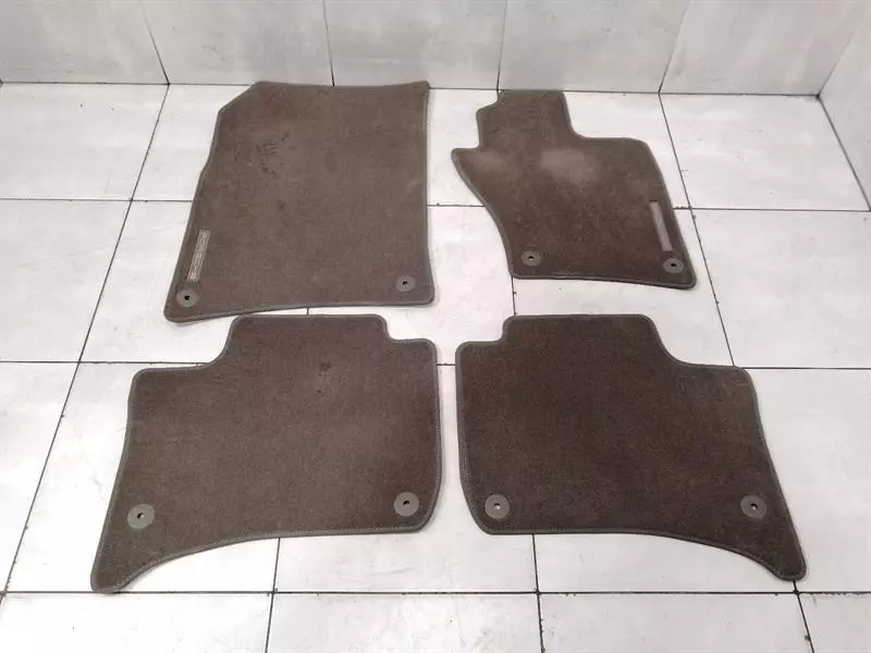 Porsche Cayenne PORSCHE CAYENNE 958 92A FLOOR MATS CAYENNE 958 RHD FLOORMATS Body type: SUV
Fuel: Diesel