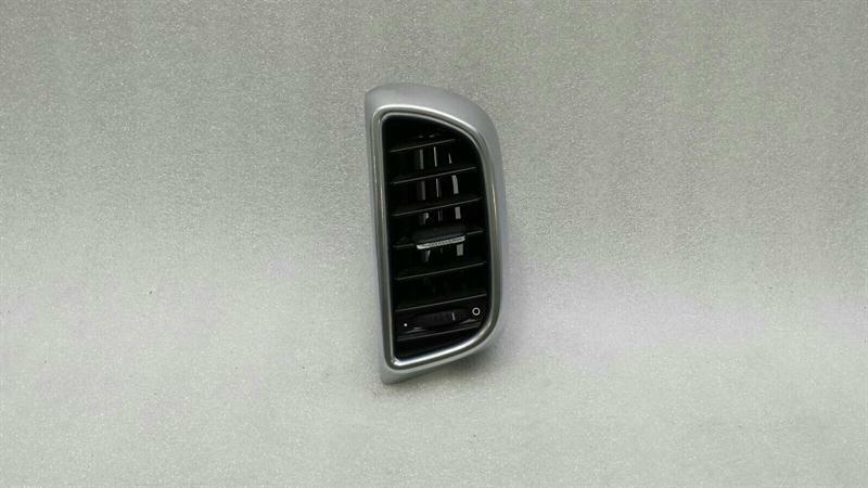 Porsche Cayenne Porsche Cayenne 958 Rear Right Air Vent 7P5819204B Ventilation Nozzle Vent Body type: SUV
Fuel: Diesel
