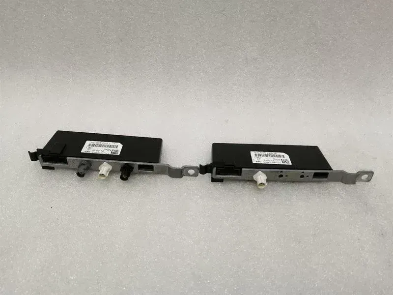Porsche Cayenne Porsche Cayenne 958 92a Aerial / Antenna Set 7P5035225L Antenna Set Body type: SUV
Fuel: Diesel