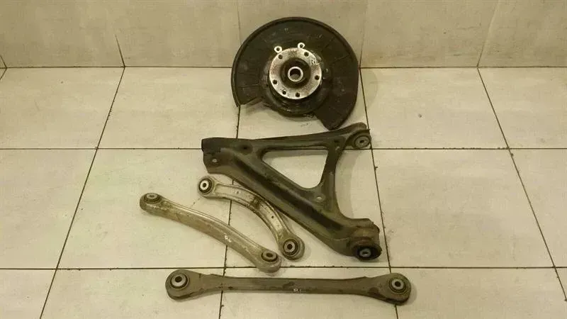 Porsche Cayenne Porsche Cayenne 958 MK2 Left Rear Hub 95833161101 Wheel Bearing Housing Rear Left Body type: SUV
Fuel: Diesel