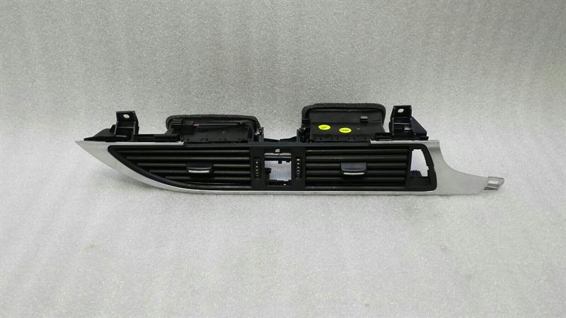Audi A7 (4G) Air vent Audi A7 4G RHD Air Vent 4G2820951 Right Hand Dr...