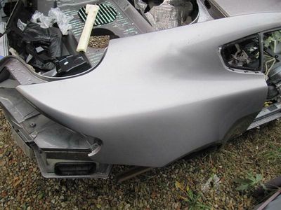 Panneau latéral d&#39;ailes arrière de l&#39;Aston Martin Vantage