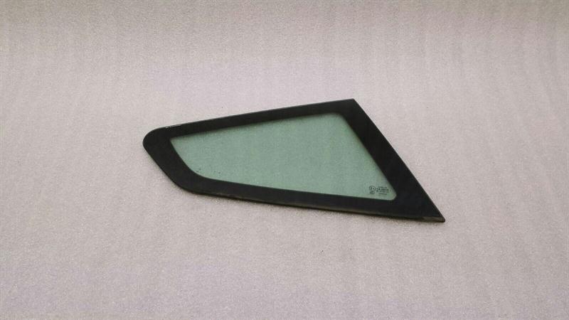 Aston Martin Vantage V8 Right Rear 1/4 Glass 6G33-C29750-AF Door Glass 1/4 Rear Brand/Model: ASTON MARTIN VANTAGE
Year: 2010
En...