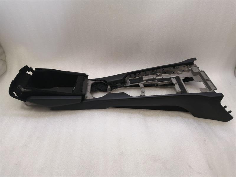 Porsche Panamera Porsche Panamera 970 Console 97055331100 Center Console Body type: Hatchback
Fuel: Petrol