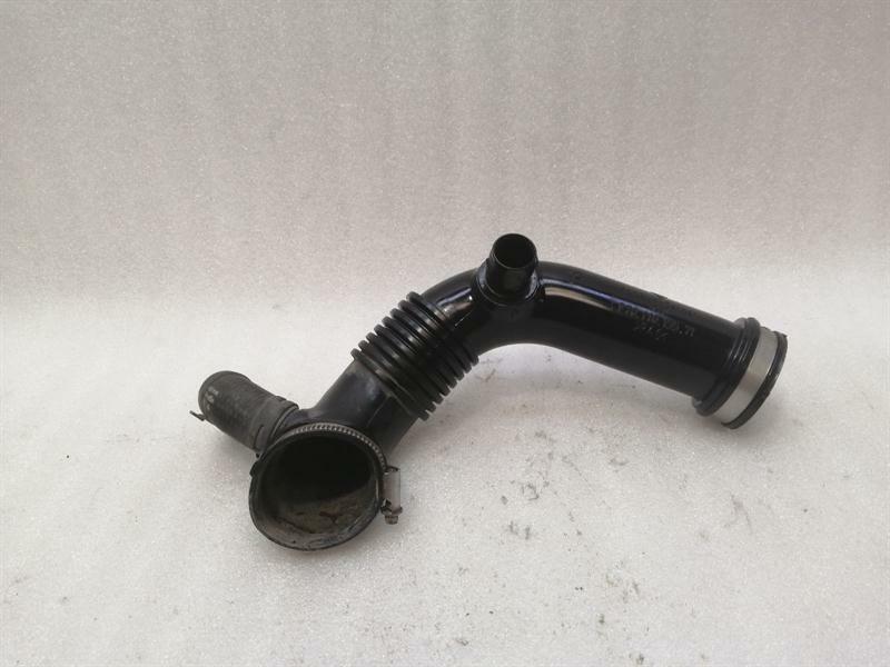 Porsche Panamera Porsche Panamera 970 left intake pipe 97011015571 intake hose charge air Body type: Hatchback
Fuel: Petrol