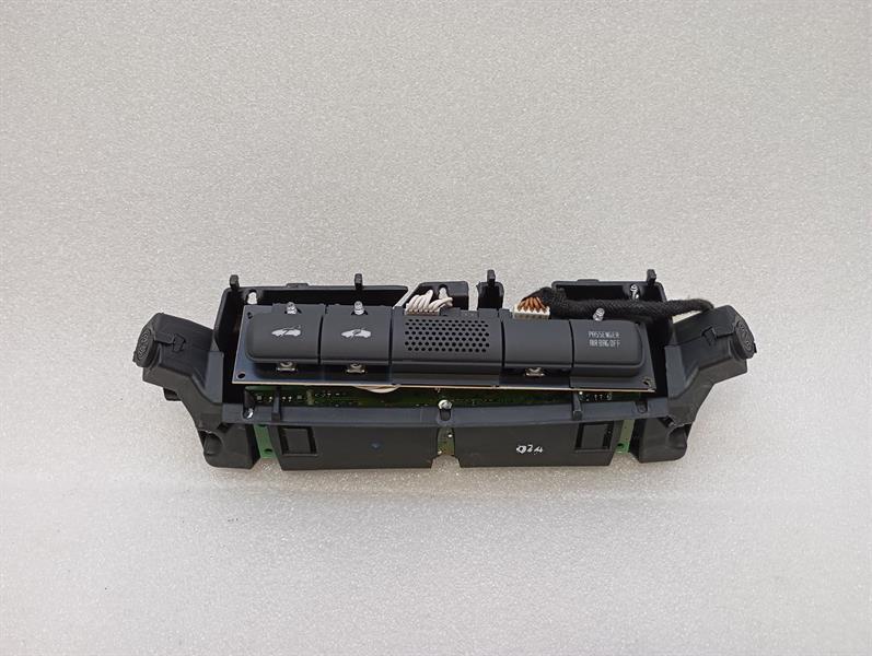 Maserati GranTurismo / GranCabrio Maserati Granturismo M145 Switch Block 80975000 Switch Block Body type: Coupe
Fuel: Petrol