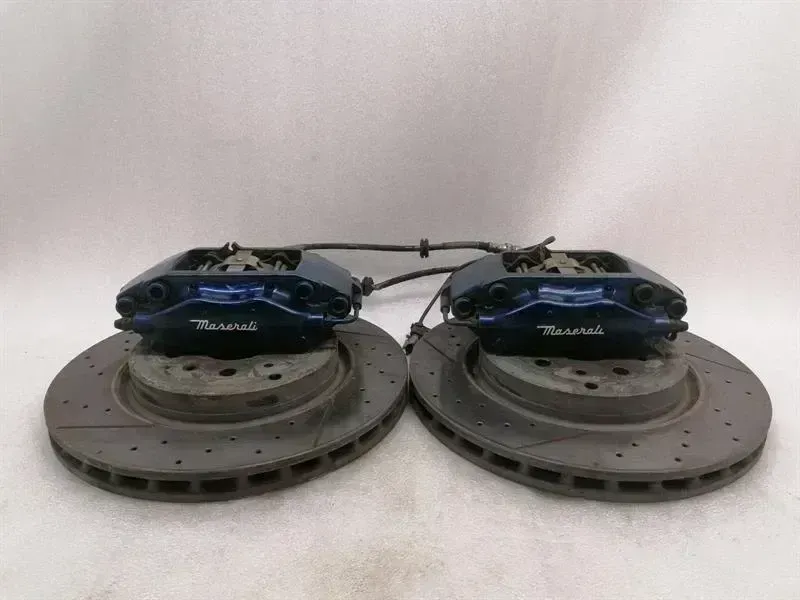 Maserati GranTurismo / GranCabrio Maserati Granturismo M145 brake kit set 8210702 rear brake system rear Body type: Coupe
Fuel: Petrol