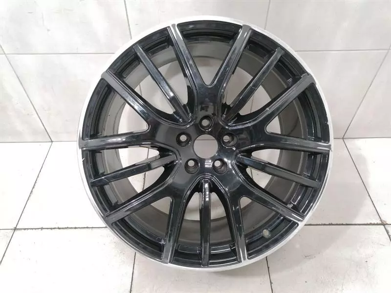 Maserati GranTurismo / GranCabrio Alloy Wheel 670163569 Alloy Wheel 21-22 Maserati Levante 21x10.5 REAR 670163569 Body type: Coupe
Fuel: Petrol