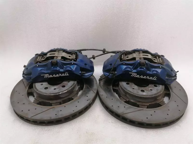 Maserati GranTurismo / GranCabrio Maserati Granturismo Sport M145 Brake Kit 82102502 Front Brake System MC STRADALE Body type: Coupe
Fuel: Petrol