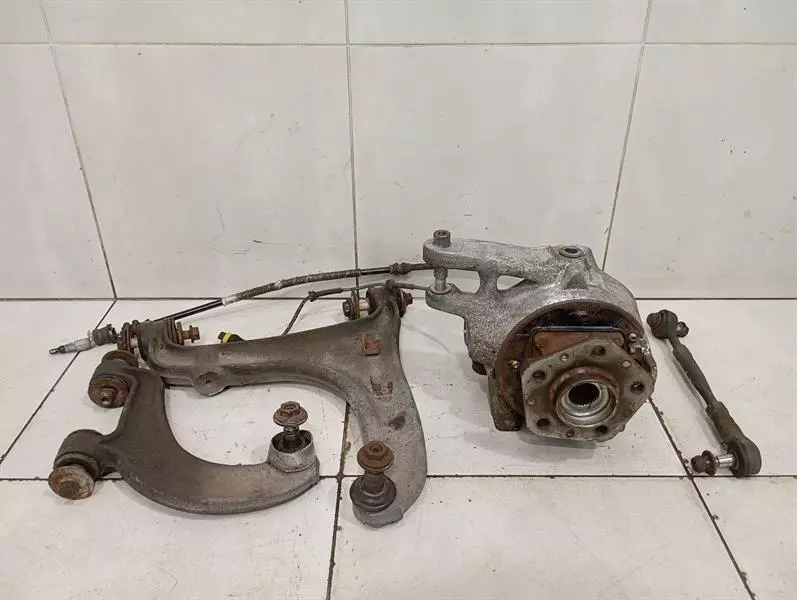 Maserati GranTurismo / GranCabrio Maserati Granturismo M145 Right Rear Hub 980139916 Rear Wheel Bearing Housing 197118 Body type: Coupe
Fuel: Petrol