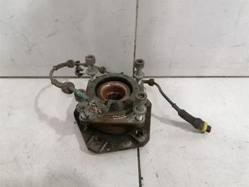 Maserati GranTurismo / GranCabrio Maserati Granturismo M145 Left Rear Hub 980139918 Wheel Bearing Housing Rear Left