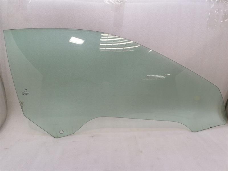 Maserati GranTurismo / GranCabrio Maserati Granturismo M145 right front door glass 68363200 door window front right