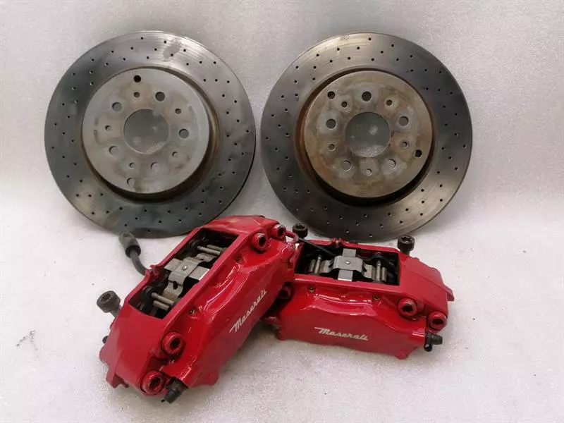 Maserati GranTurismo / GranCabrio Maserati Granturismo M145 Rear Brake Set 82102805 Braking System Set Rear 4.7 F1 Body type: Coupe
Fuel: Petrol