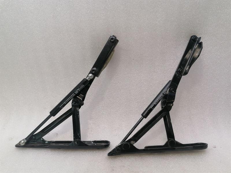 Maserati GranTurismo / GranCabrio Maserati Granturismo M145 boat hinge set 384700105 tailgate hinge set Body type: Coupe
Fuel: Petrol