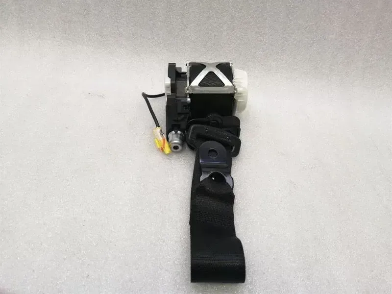Maserati Quattroporte 2012-2024 Maserati Quattroporte M139 front seat belt 80388790 seat belt belt front