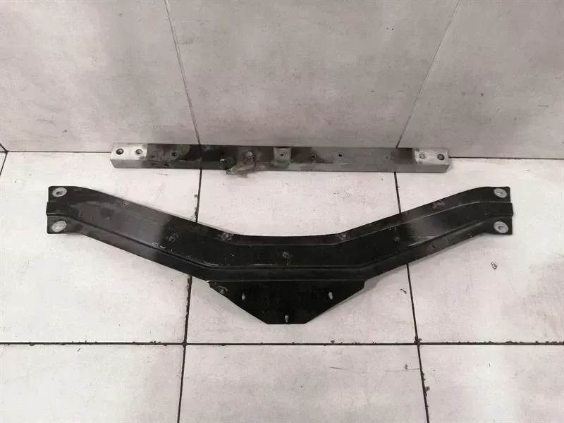 Maserati Quattroporte 2012-2024 Maserati Quattroporte M139 Front Holder Bracket 980139333 Holder Bracket Front