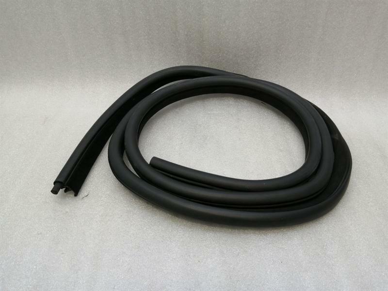 Maserati Quattroporte 2012-2024 Maserati Quattroporte M139 RRH door seal 81457200 door seals rear right