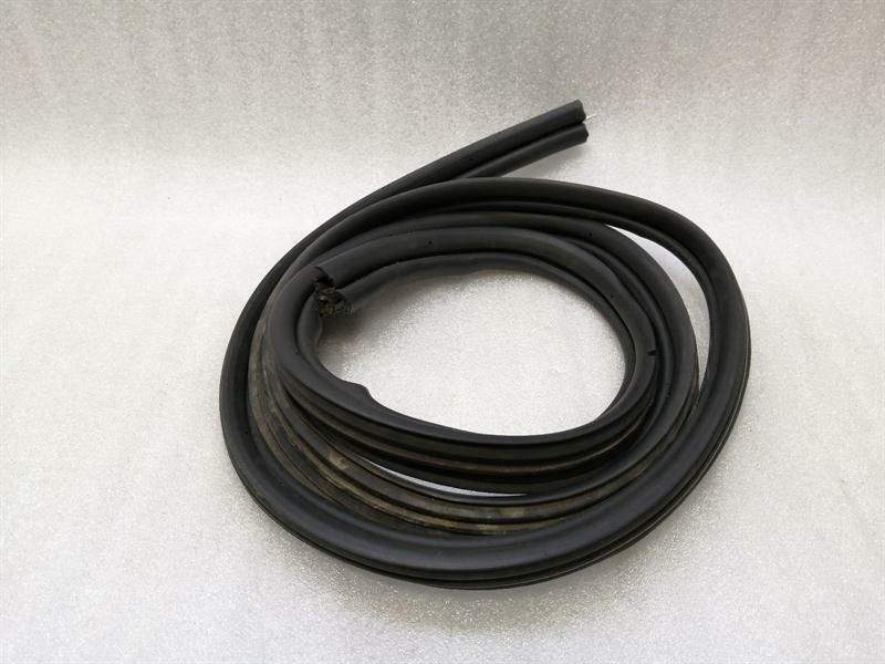 Maserati Quattroporte M139 boat lid seal 66517200 trunk sealing frame