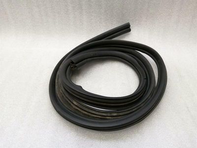 Maserati Quattroporte M139 boat lid seal 66517200 trunk sealing frame