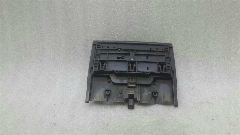 Mercedes-Benz CLS (C218) Mercedes CLS W218 Ashtray A2186800750 Ashtray Body type: Saloon
Fuel: Petrol