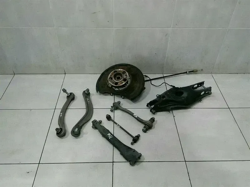 Mercedes-Benz CLS (C218) Mercedes CLS W218 Right Rear Hub A2123500241 Wheel Bearing Housing Rear RE Complete Body type: Saloon
Fuel: Petrol