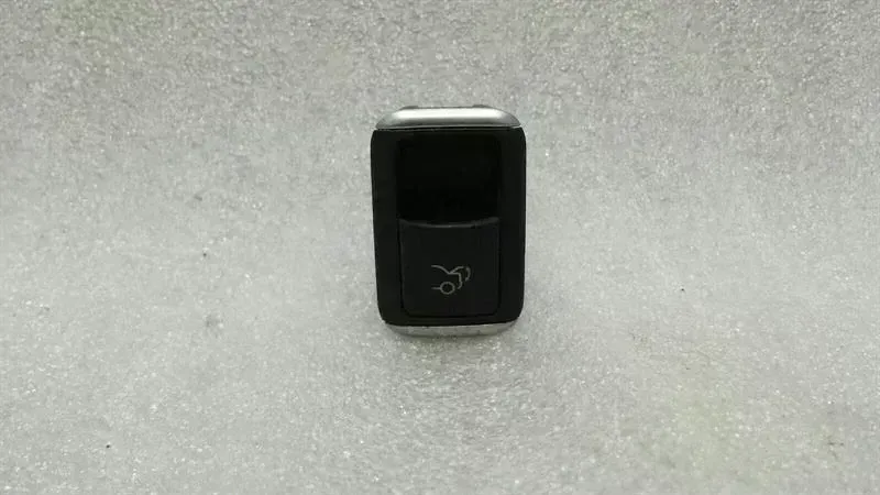 Mercedes-Benz CLS (C218) Mercedes CLS W218 boot lid switch A2129059300 switch tailgate Body type: Saloon
Fuel: Petrol