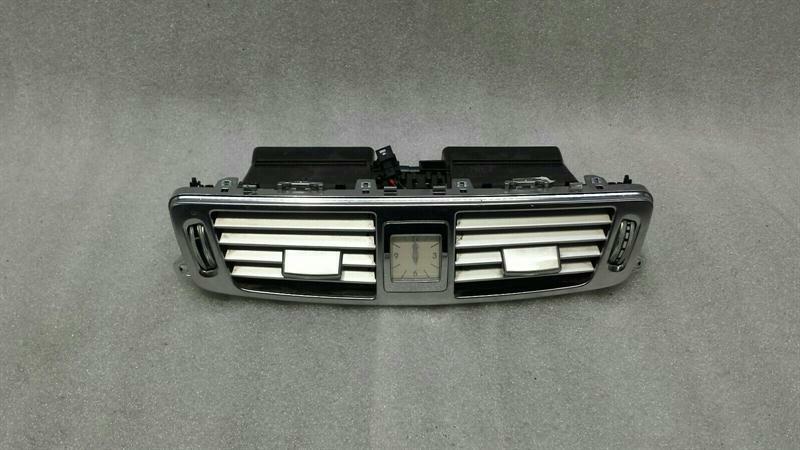Mercedes-Benz CLS (C218) Mercedes CLS W218 Center Air Vent With Clock A2188300754 Vent Nozzle Center Body type: Saloon
Fuel: Petrol