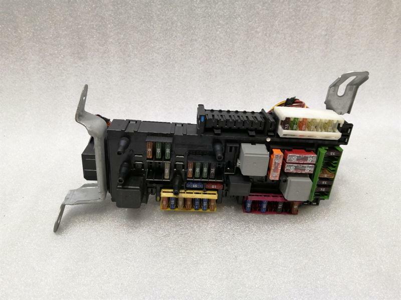 Mercedes-Benz C (W204) Fuse box