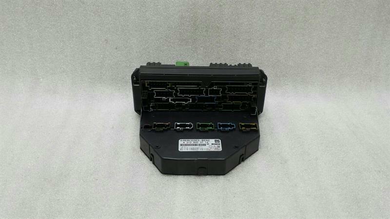 Mercedes-Benz C (W204) Fuse box