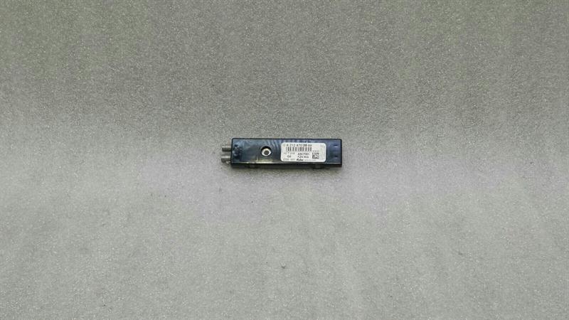 Mercedes-Benz CLS (C218) Mercedes CLS W218 Aerial / Antenna A2128703889 Antenna Ampifier Body type: Saloon
Fuel: Petrol