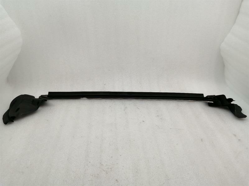 Mercedes-Benz CLS (C218) Mercedes CLS W218 rear left door seal A2187350765 door seals Li Body type: Saloon
Fuel: Petrol