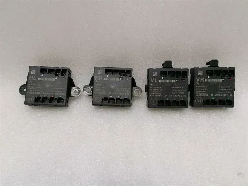 Mercedes-Benz CLS (C218) Mercedes CLS W218 door modules set of 4 A2189000801 door control unit set Body type: Saloon
Fuel: Petrol