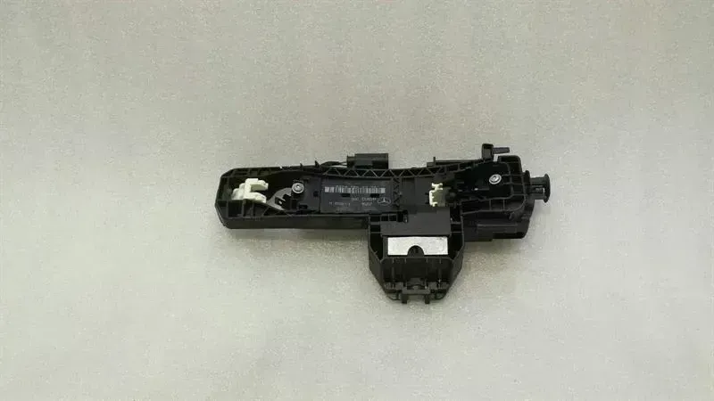Mercedes-Benz CLS (C218) Mercedes CLS W218 door inner handle A2047602334 interior door handle front left Body type: Saloon
Fuel: Petrol