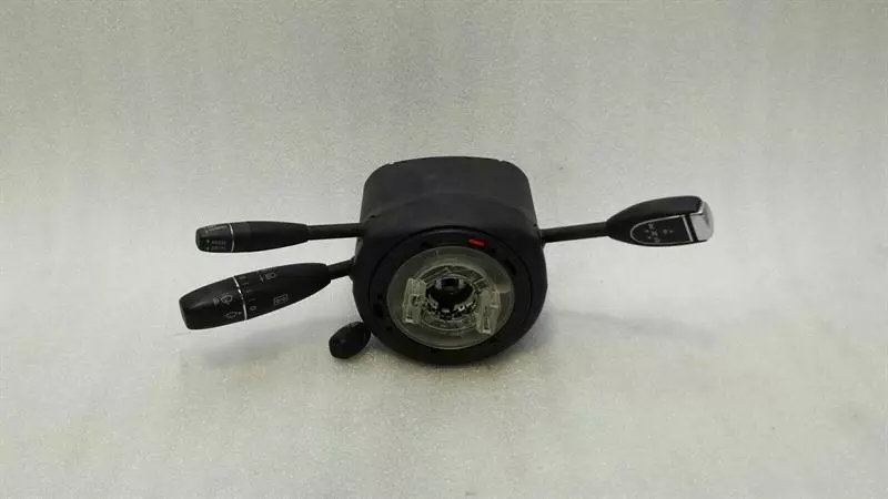 Mercedes-Benz CLS (C218) Mercedes CLS W218 wiper stalks A2189008601 indicator switch steering column switch Body type: Saloon
Fuel: Petrol