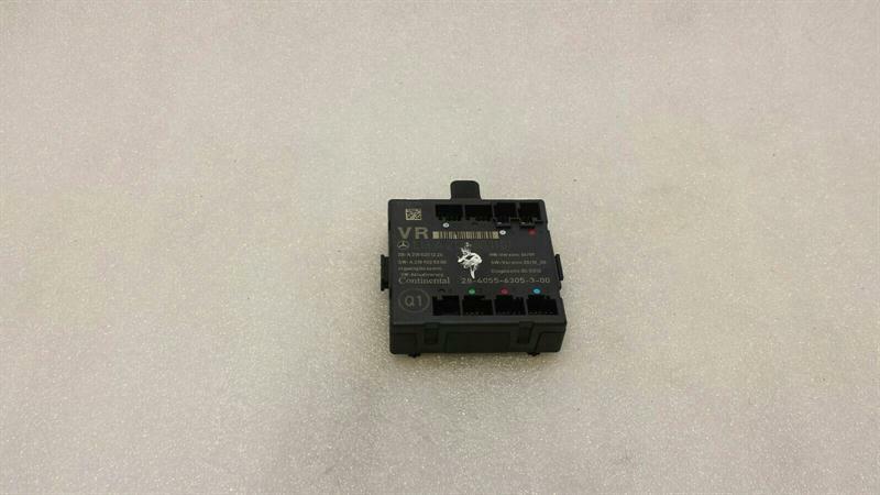 Mercedes-Benz CLS (C218) Mercedes CLS W218 front right door module A2189001101 door control unit front RE Body type: Saloon
Fuel: Petrol