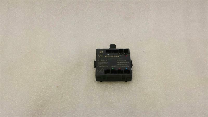 Mercedes-Benz CLS (C218) Mercedes CLS W218 front left door module A2189000801 door control unit front left Body type: Saloon
Fuel: Petrol