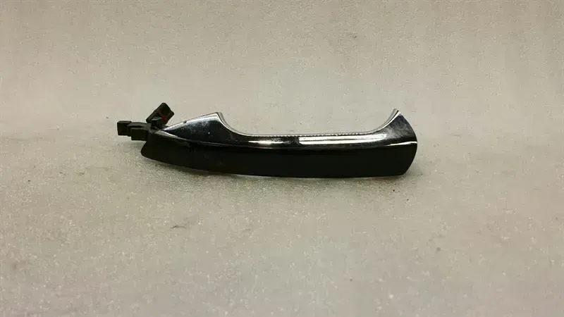 Mercedes-Benz CLS (C218) Mercedes W218 rear left door handle A2047601370 door handle rear left keyless go Body type: Saloon
Fuel: Petrol
