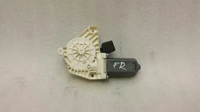 Mercedes-Benz CLS (C218) Mercedes CLS W218 FRH Door Window Motor A2078200542 Window Regulator Motor. Body type: Saloon
Fuel: Petrol