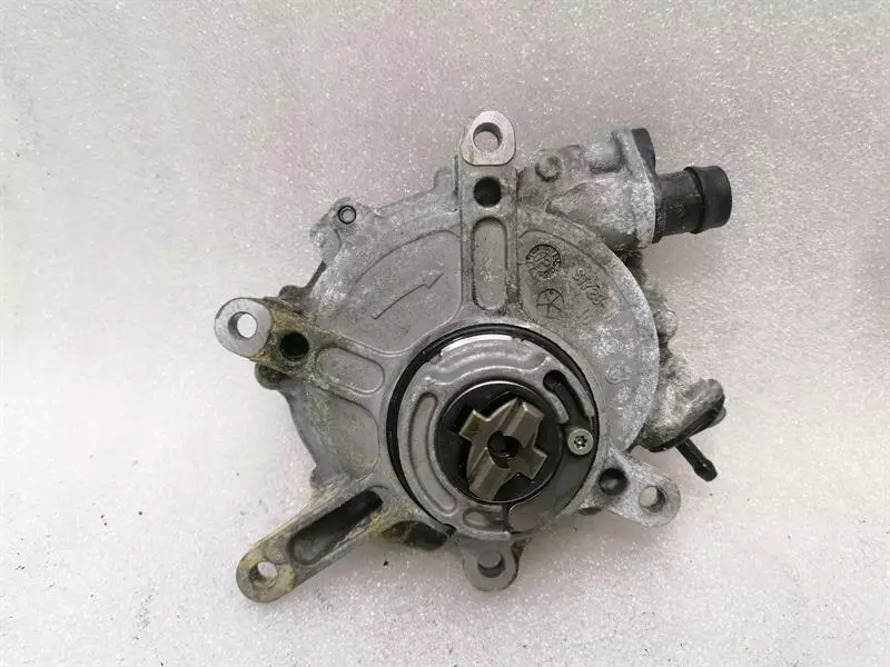 Mercedes-Benz CLS (C218) Mercedes CLS W218 Vacuum Pump A2780105703 Vacuum Pump M278 Body type: Saloon
Fuel: Petrol