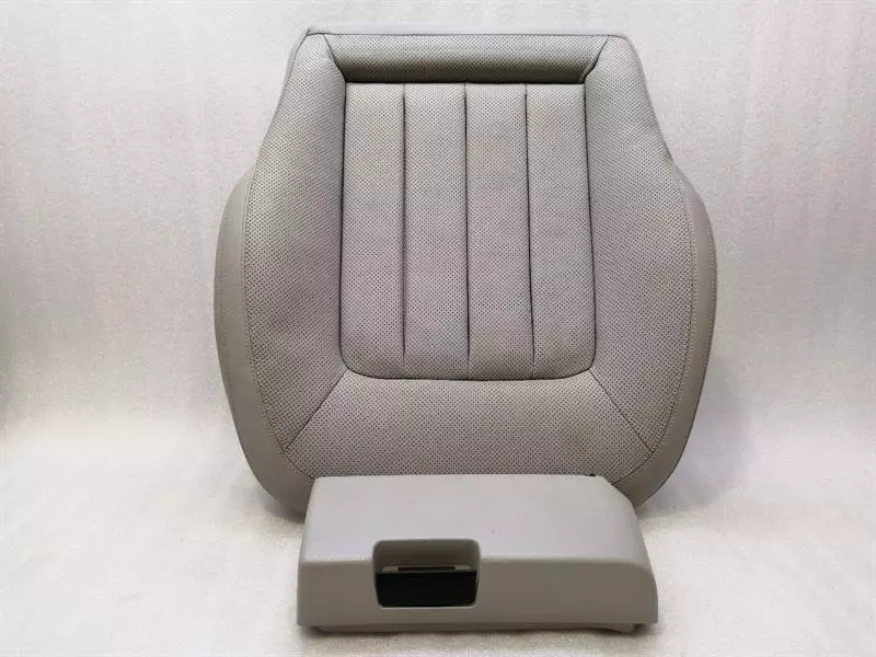 Mercedes-Benz CLS (C218) Mercedes CLS W218 right seat lower pad A2189102046 right seat cushion Body type: Saloon
Fuel: Petrol