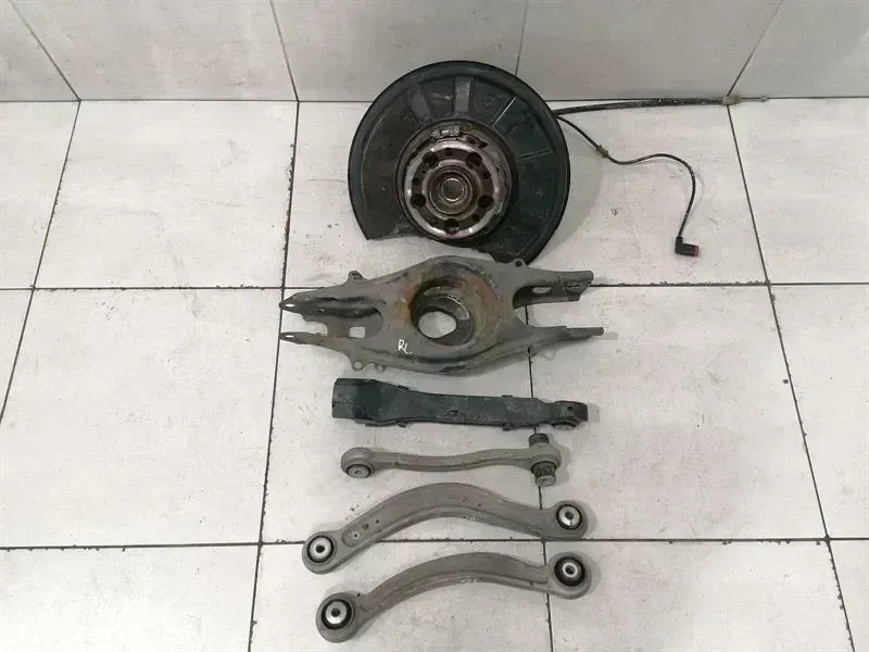 Mercedes-Benz CLS (C218) Mercedes CLS W218 Left Rear Hub Set A2123500141 Wheel Bearing Housing Rear Li Set Body type: Saloon
Fuel: Petrol