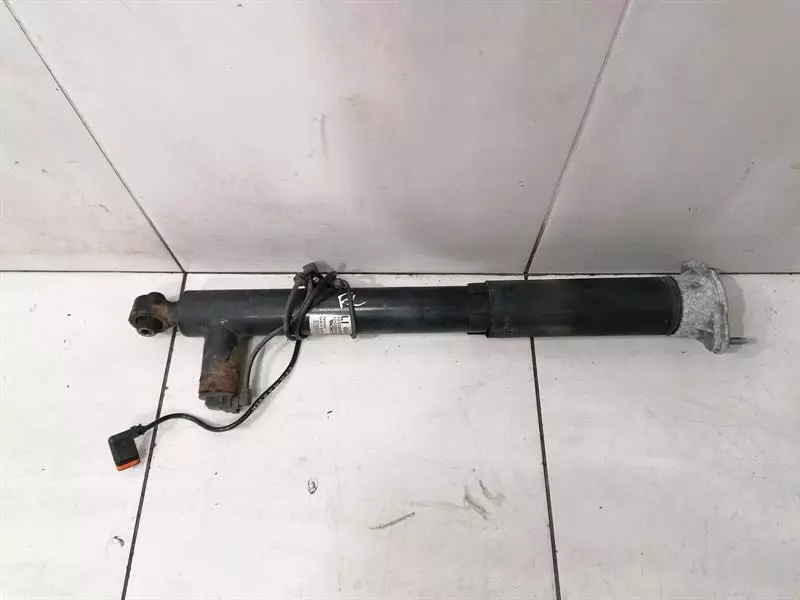 Mercedes-Benz CLS (C218) Mercedes CLS W218 shock absorber rear EDC A2183200130 shock absorber rear Li EDC Body type: Saloon
Fuel: Petrol
