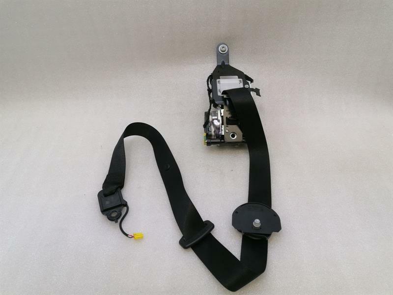 Mercedes-Benz CLS (C218) Mercedes CLS W218 front right seat belt A2188602485 seat belt belt front Body type: Saloon
Fuel: Petrol