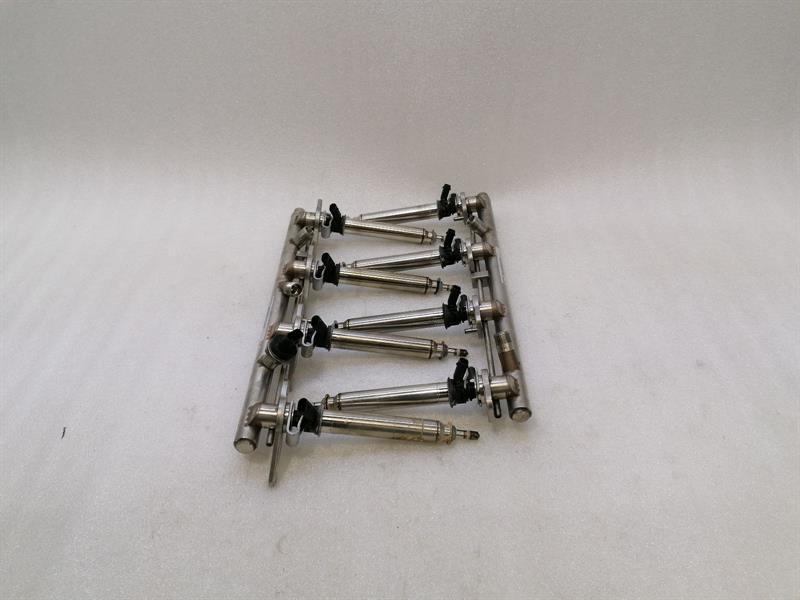 Mercedes-Benz CLS (C218) Mercedes CLS W218 Fuel Rail A2780703395 Fuel Injection Moulding Pipe Distributor Body type: Saloon
Fuel: Petrol