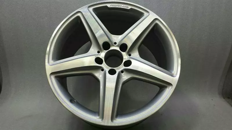 Mercedes-Benz CLS (C218) MERCEDES CLS W218 Alloy Wheel A2184011502 Alloy Wheel 18 Inch AMG 9.5JX18H2 ET48 Body type: Saloon
Fuel: Petrol
